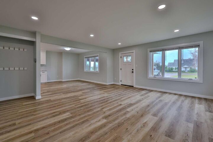 Property Photo:  340 E 400 N  AB T0K 2S0 