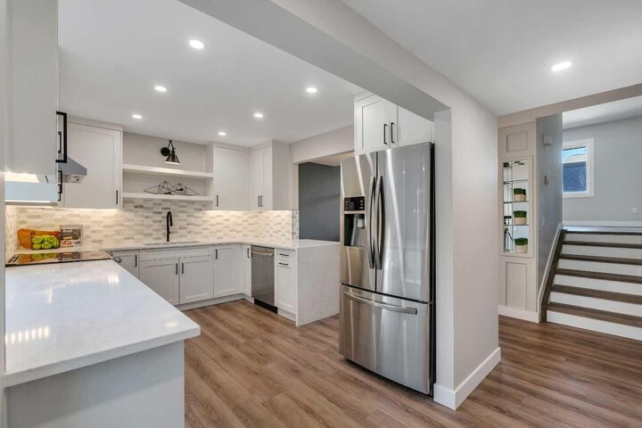 Property Photo:  370 Brae Glen Crescent SW  AB T2W 1B6 