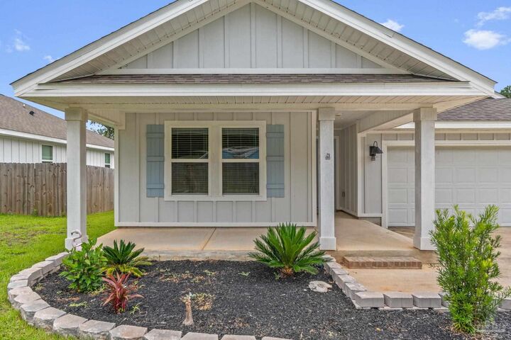 Property Photo:  10108 Oak Haven Rd  FL 32526 