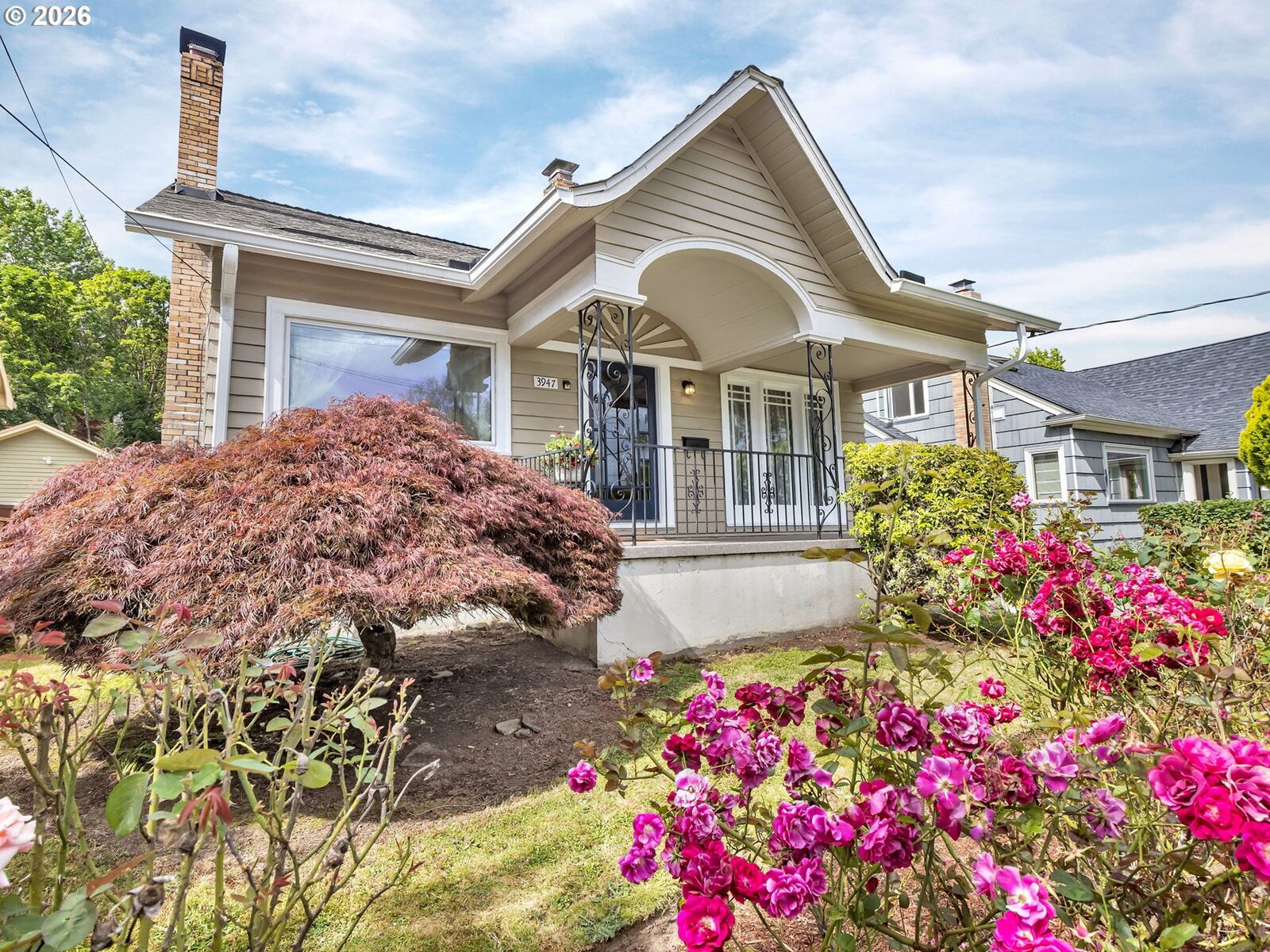 Property Photo: 3947 SE Stark St OR 97035