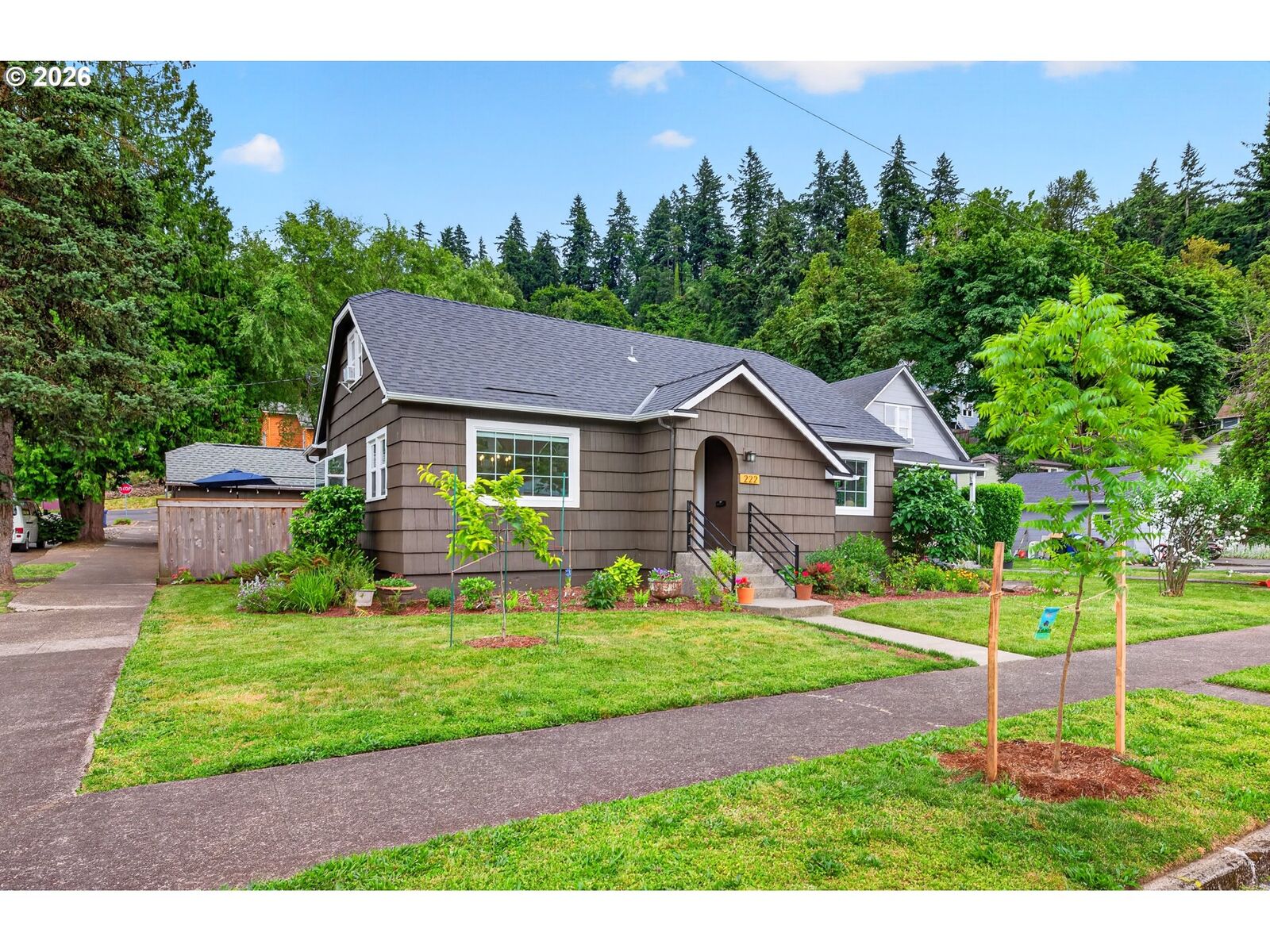 Property Photo:  222 Jefferson St  OR 97045 