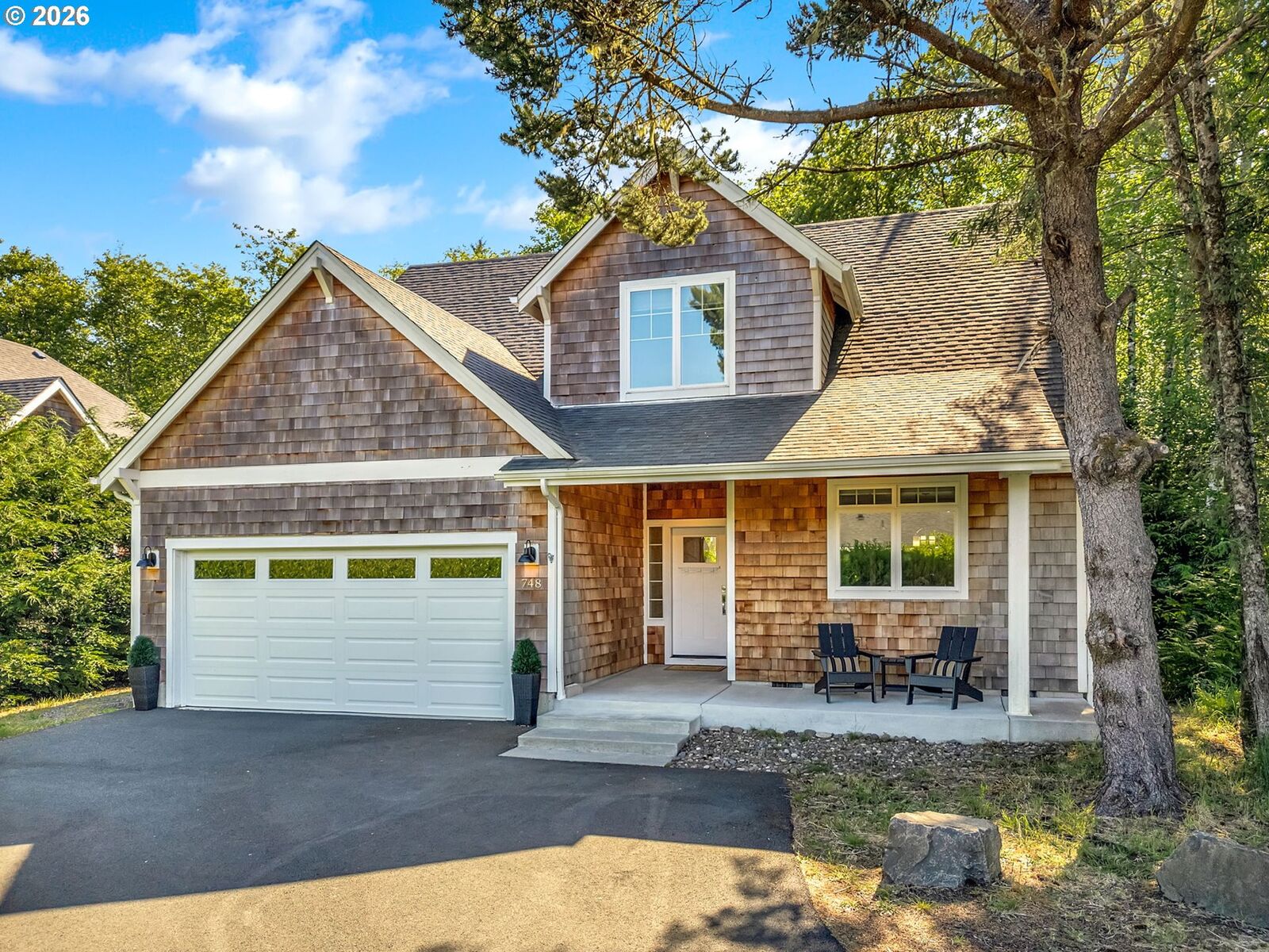 Property Photo:  748 Creekside Dr  OR 97138 