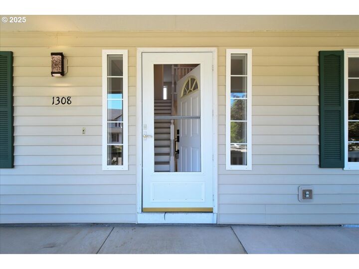 Property Photo:  1308 NE 18th Ave  WA 98604 
