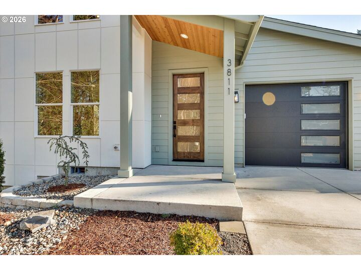 Property Photo:  3811 Q St  WA 98663 