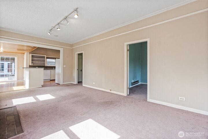 Property Photo:  7841  12th Avenue NE Upper  WA 98115 