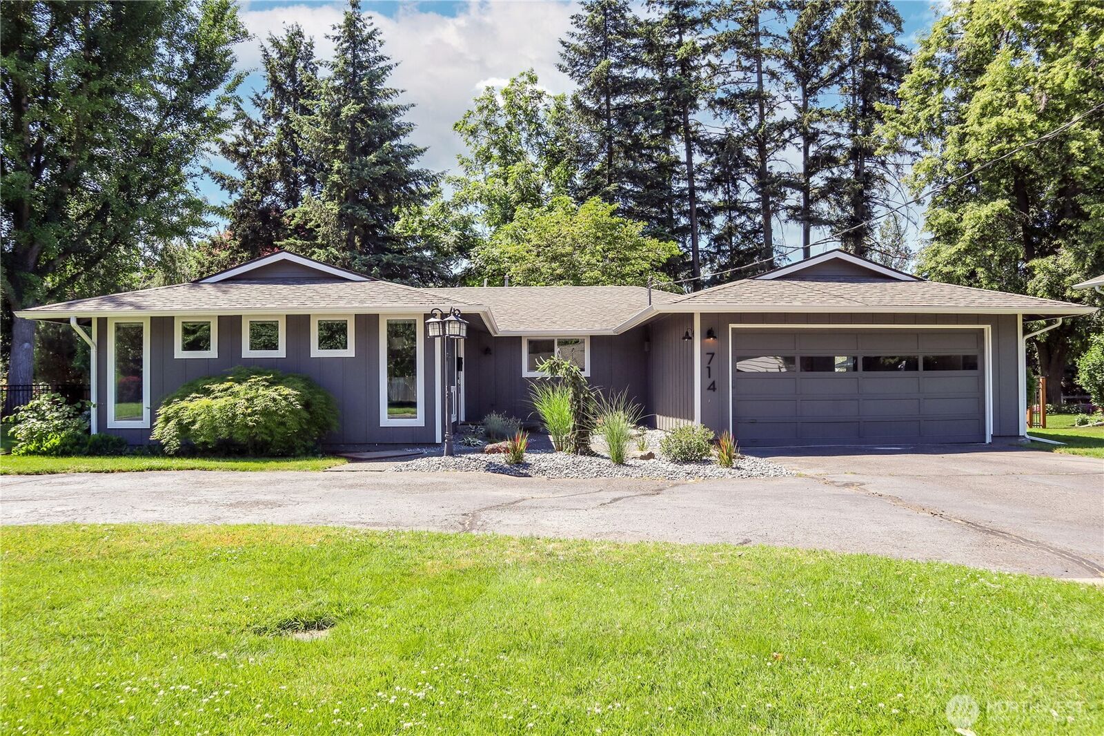 Property Photo:  714  Liberty Place  WA 99362 
