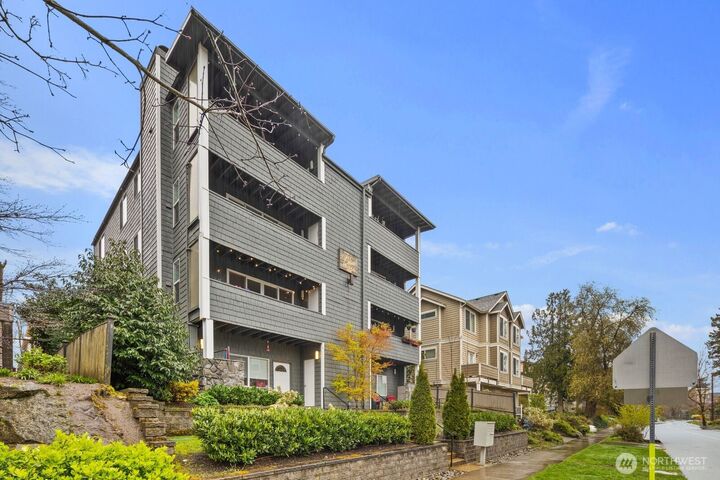 Property Photo: 1729 18th Avenue 201 WA 98122