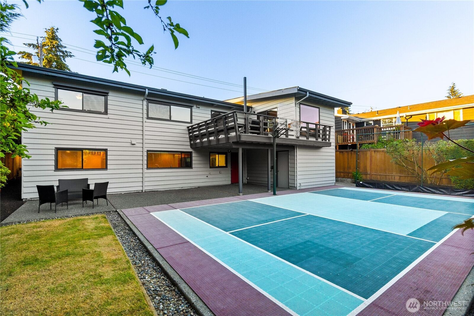 Property Photo: 4015 NE 70th Street WA 98115