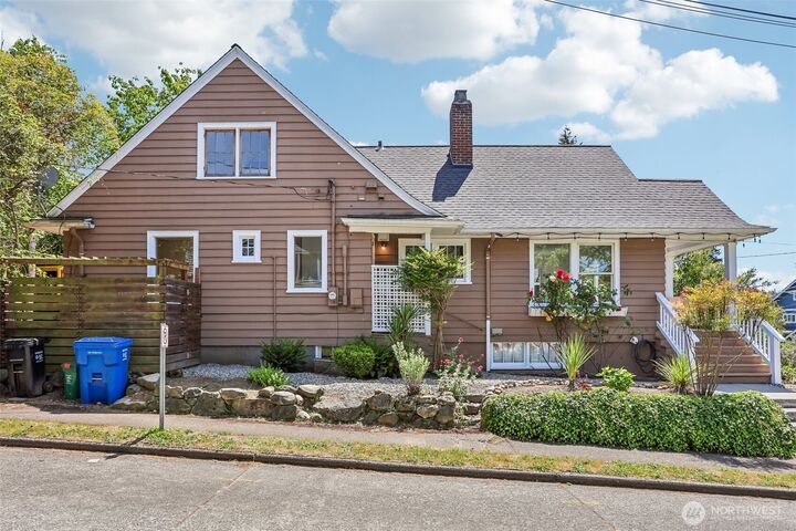 Property Photo: 3920 Ashworth Avenue N WA 98103