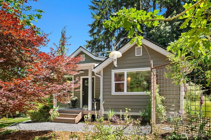 Property Photo:  11323 E Riverside Drive  WA 98011 