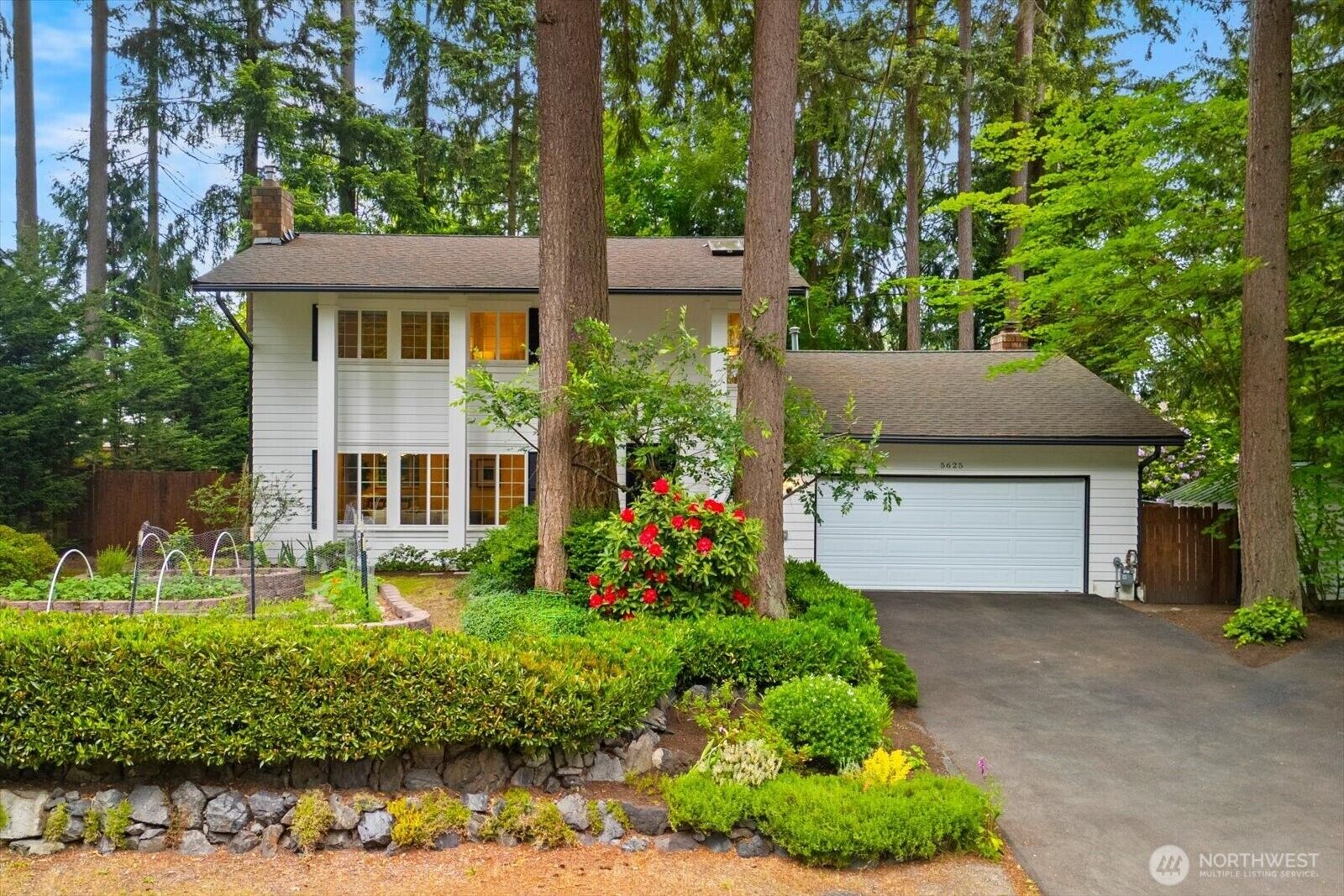 Property Photo:  5625  152nd Street SW  WA 98026 