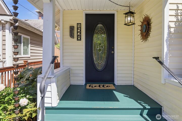 Property Photo:  1528  1st Avenue W  WA 98119 
