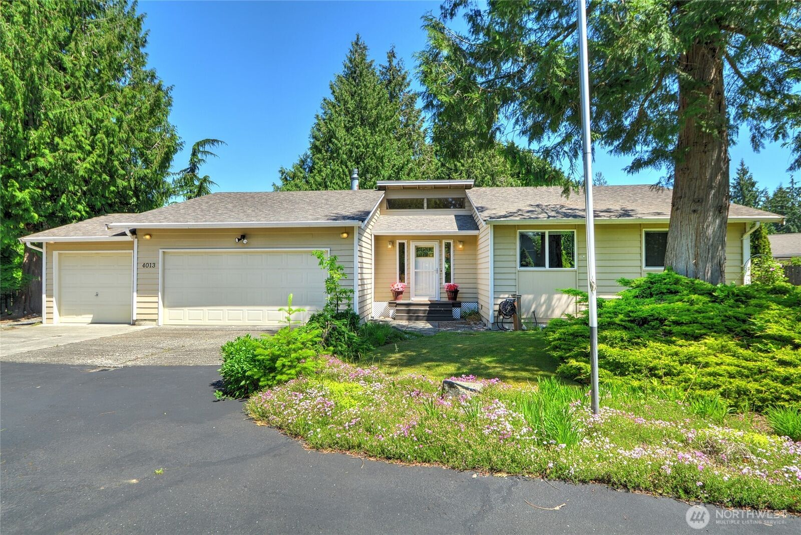 Property Photo:  4013  Creek Place  WA 98273 