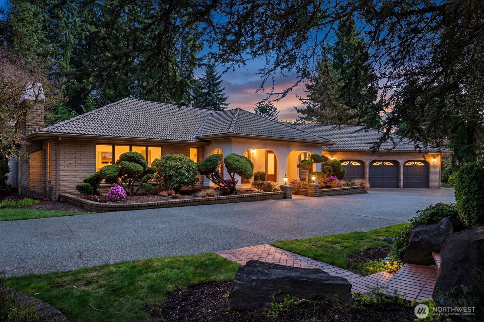 Property Photo:  13214  180th Avenue NE  WA 98052 