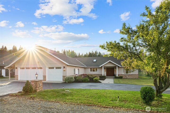 Property Photo:  321  Pebble Beach Drive  WA 98922 