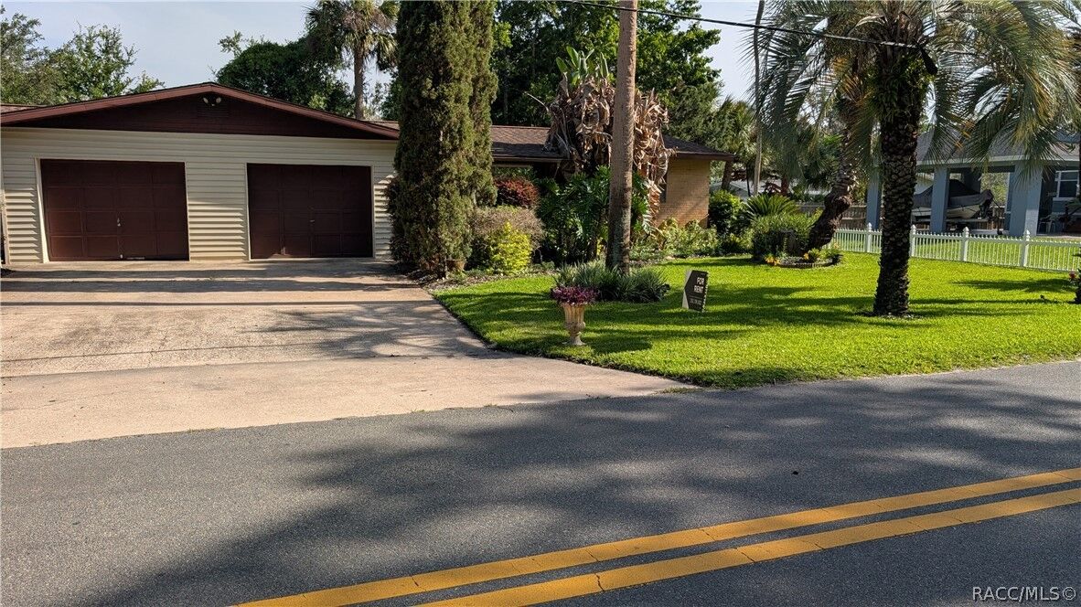 Property Photo: 812 NW 6th Street FL 34428