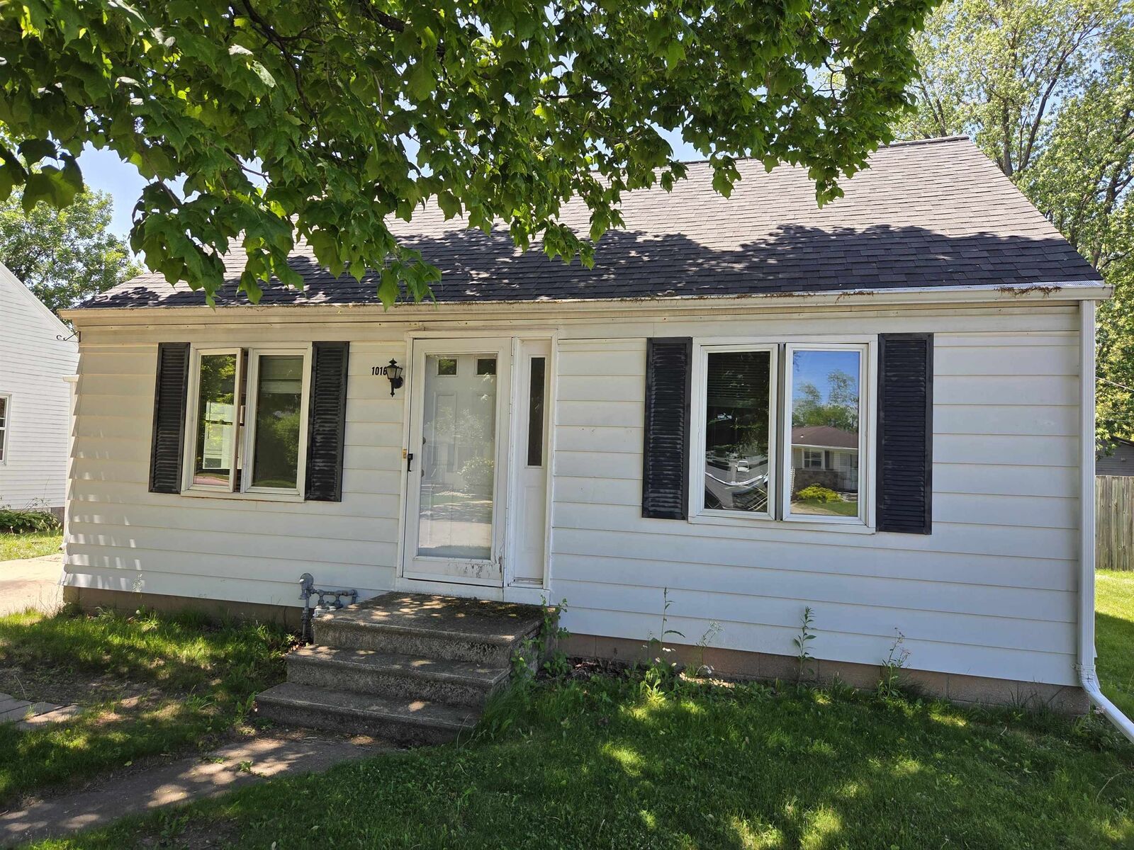 Property Photo: 1016 Cleveland Street WI 54304