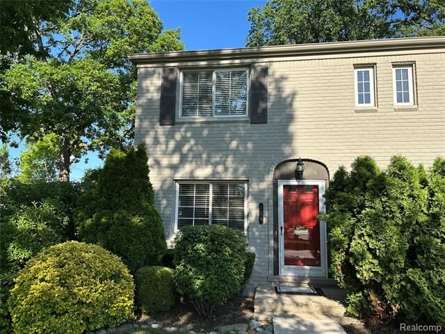 Property Photo: 718 Graefield Court MI 48009