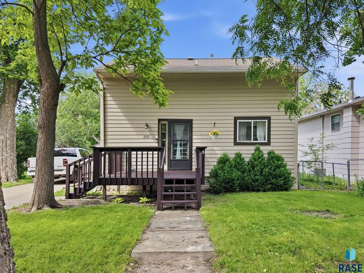 Property Photo:  200 W Lotta St  SD 57105 