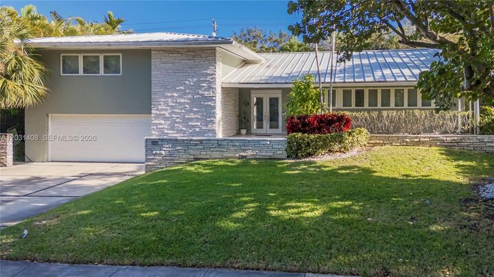 Property Photo:  301 E Shore Dr E 301  FL 33133 