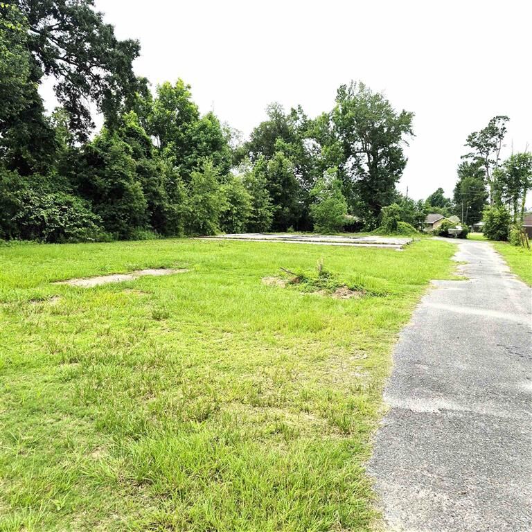 Property Photo:  2031 Pin Oak Street  LA 70605 