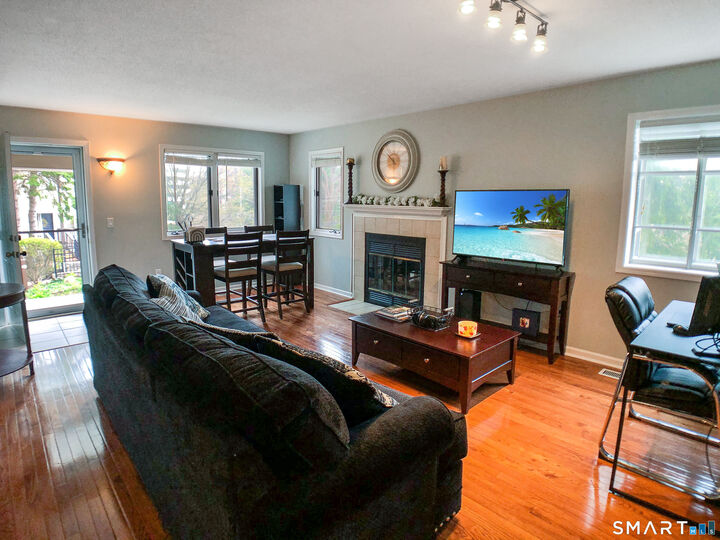 Property Photo: 1 Glenrock 1 CT 06850