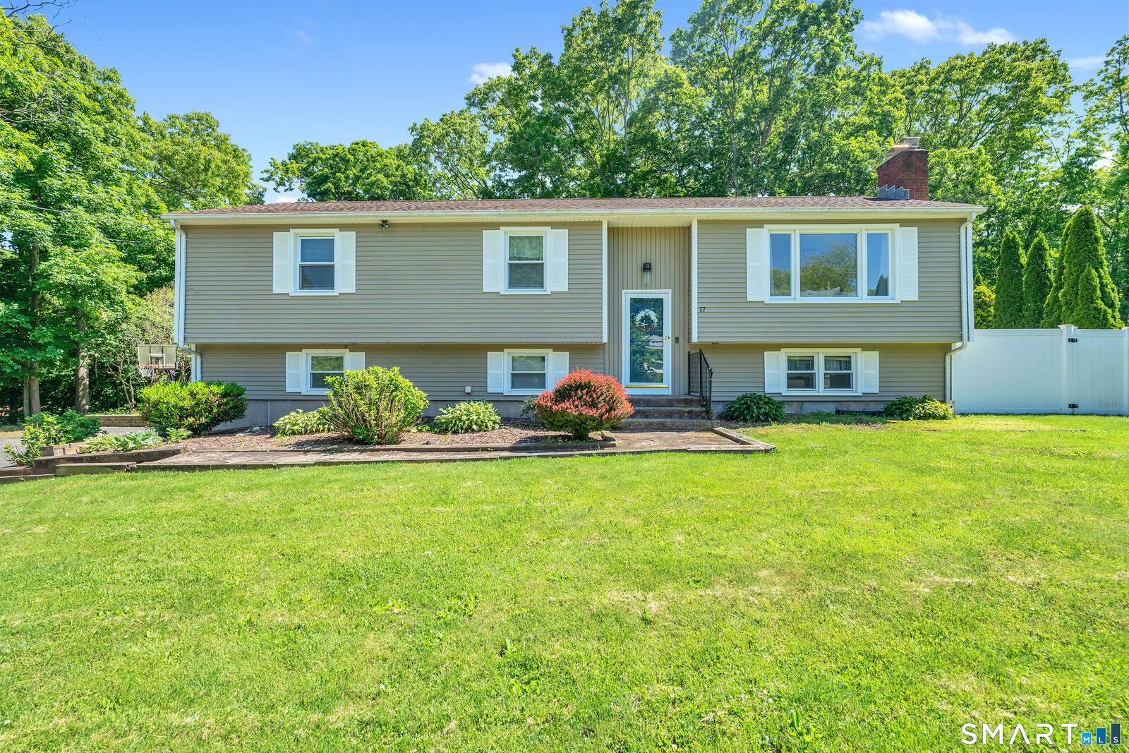 Property Photo:  17 Briarwood Lane  CT 06405 