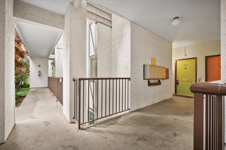 Property Photo:  20 W Sumner Ave 203  WA 99204 