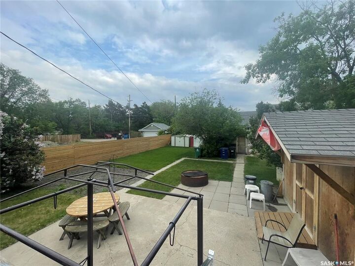 Property Photo:  419 18th Street W  SK S7L 1E4 