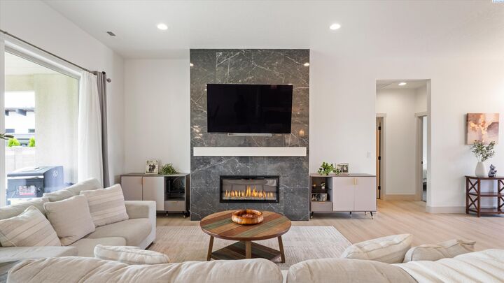 Property Photo: 1661 Livorno Ave WA 99352