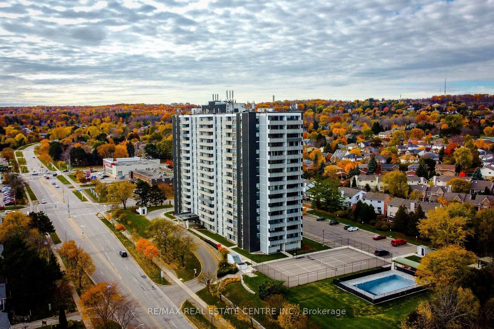 Property Photo: 2055 Upper Middle Road 602 ON L7P 3P4