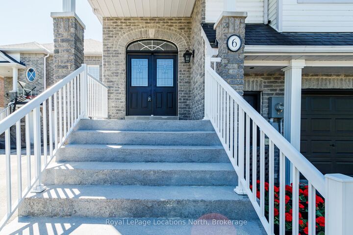 6 Thomas Drive — photo 1