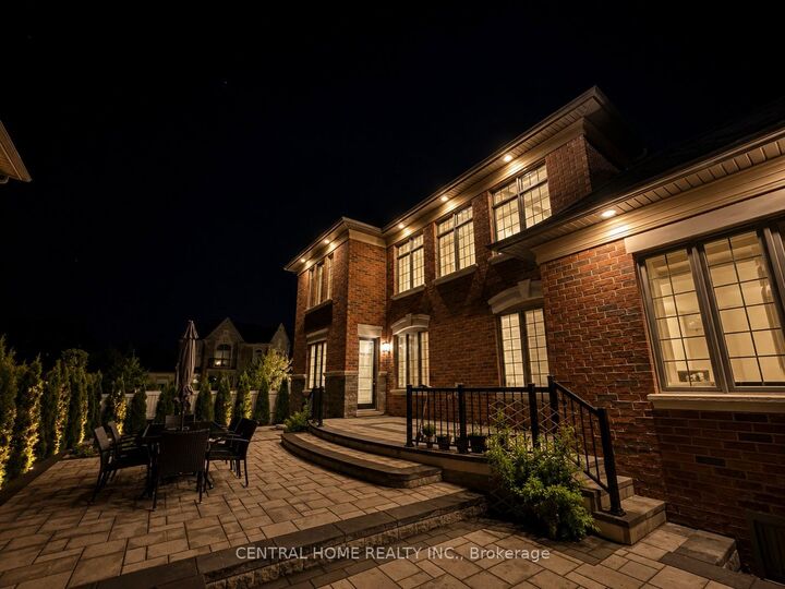 Property Photo: 33 James Stokes Court ON L7B 0M7