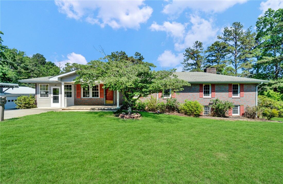 Property Photo: 7876 N Highway 11 SC 29691
