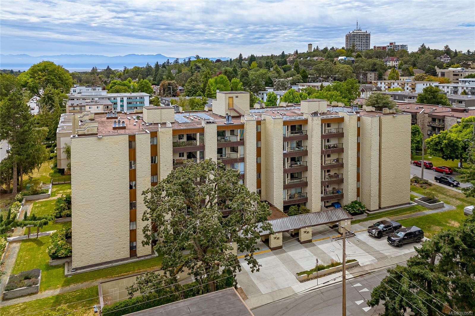 Property Photo:  1745 Leighton Rd #310  BC V8R 6R6 