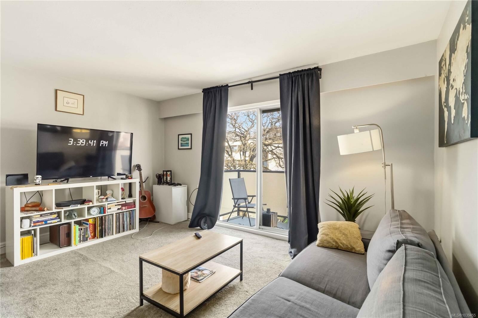 Property Photo:  904 Hillside Ave #302  BC V8T 1Z8 