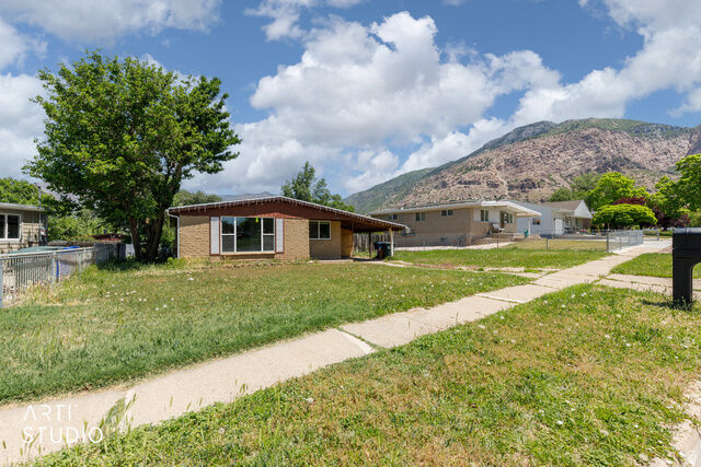 Property Photo: 686 E 675 N UT 84404