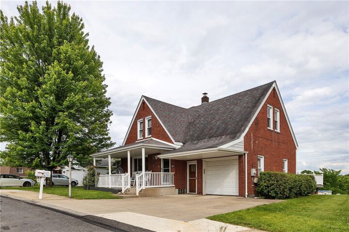 Property Photo:  1021 Sarah St  PA 15137 