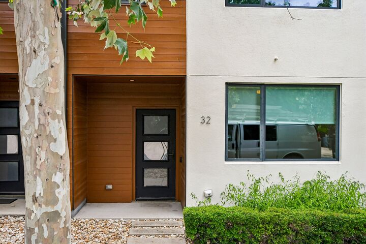 Property Photo:  1931 E 38th 1/2 Street 3-2  TX 78723 