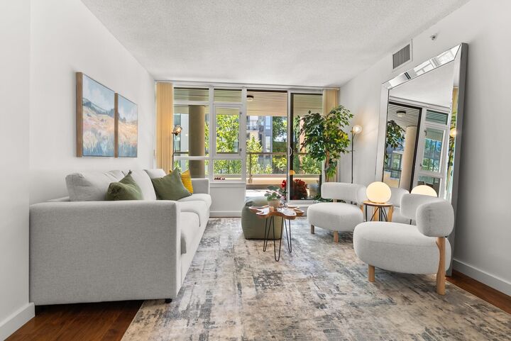Property Photo: 2507 Maple Street 302 BC V6J 0E1