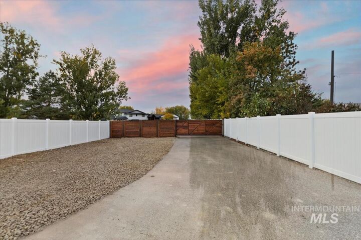 Property Photo:  1417 N Kcid Rd  ID 83605 