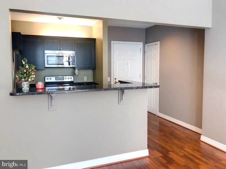 Property Photo:  1600 Arch Street 18 1910  PA 19103 