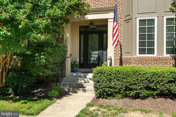 Property Photo: 22807 Breezy Hollow Drive VA 20148