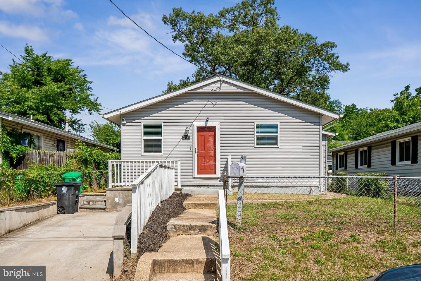 Property Photo:  819 Clovis Avenue  MD 20743 