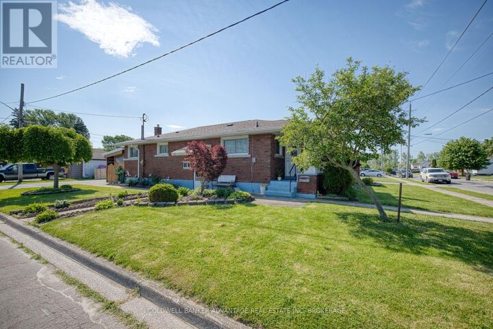 Property Photo:  813 Harriet Street  ON L3B 2J5 