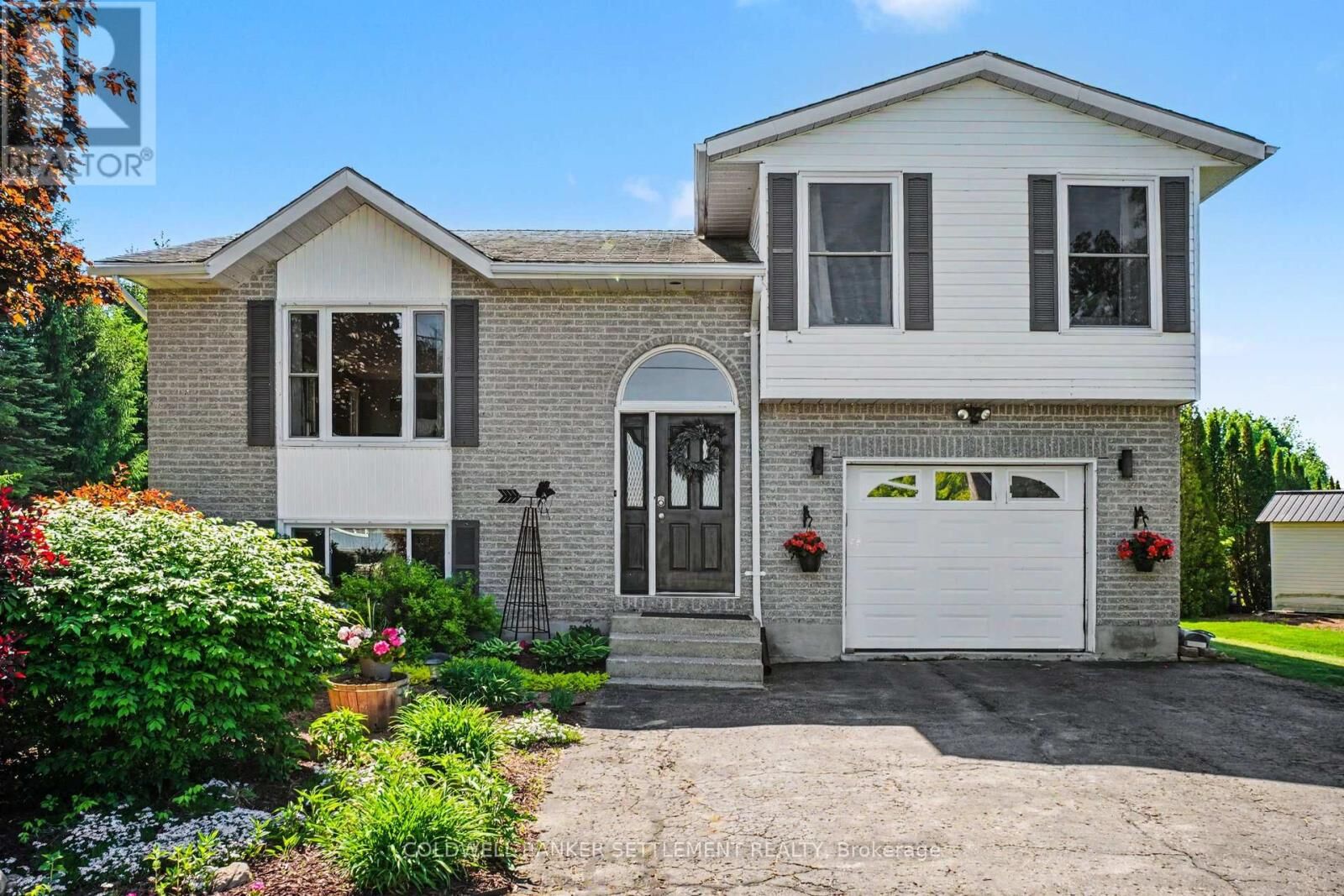 Property Photo:  12 Cornell Crescent  ON K0E 1M0 