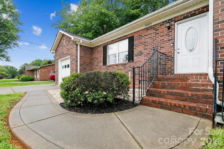 Property Photo: 10821 S Hampton Drive NC 28227
