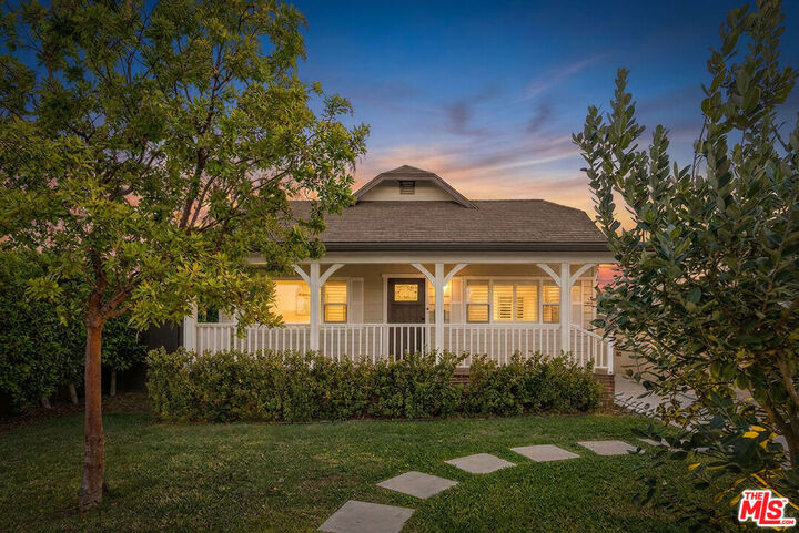 Property Photo:  2717 W Avenue 30  CA 90065 