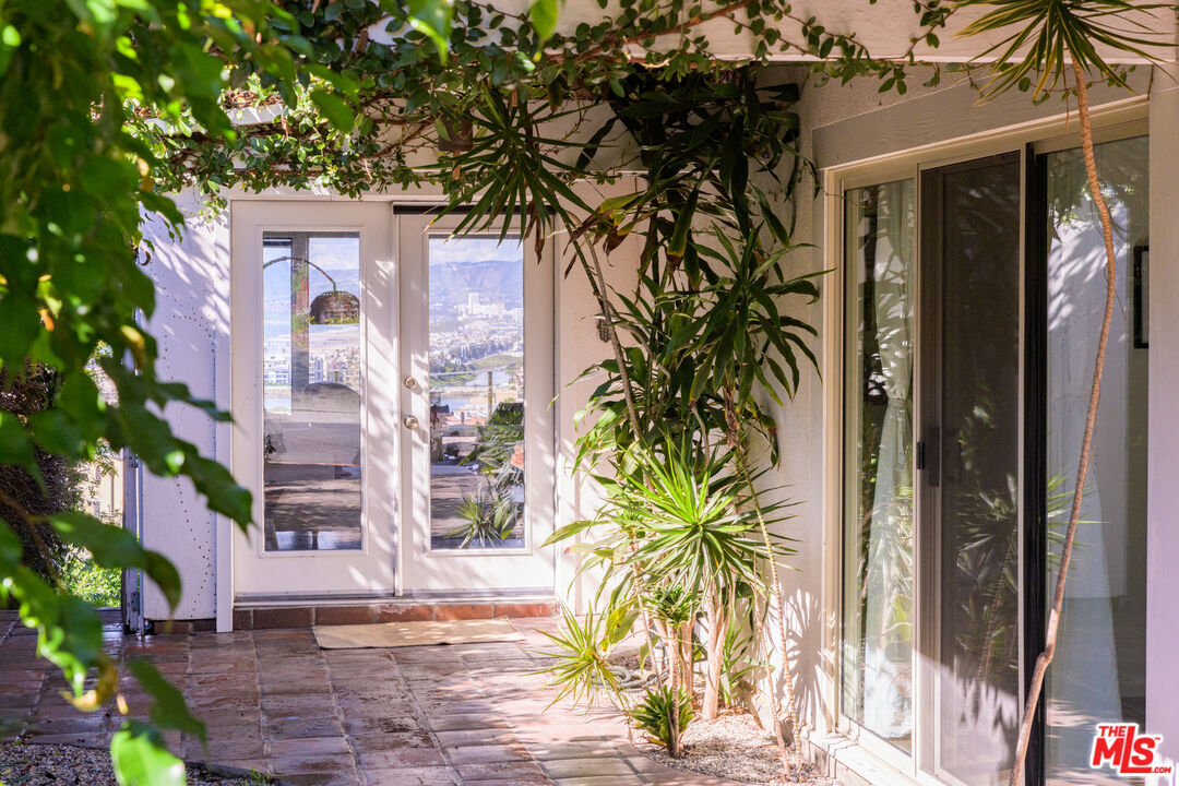 Property Photo:  241 Rees St  CA 90293 