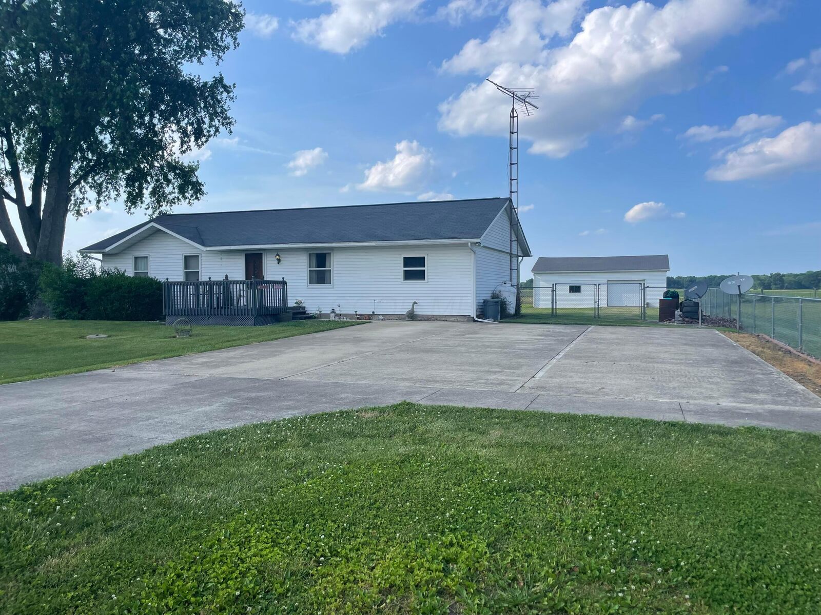 Property Photo: 9639 Cook Yankeetown NE Road OH 43143